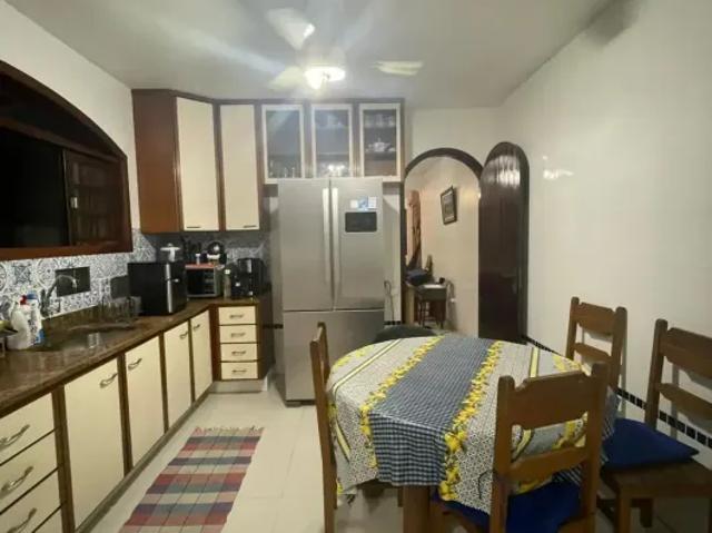 Casa com 6 quartos em Imbetiba Macaé RJ