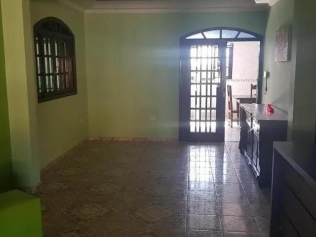 CASA COM 6 SUÍTES A VENDA