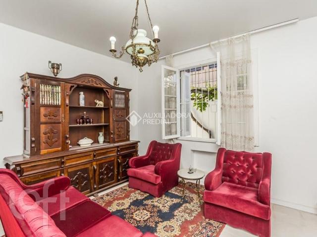 Casa com 7 quartos e 482m² para alugar em Santa Cecília, Porto Alegre