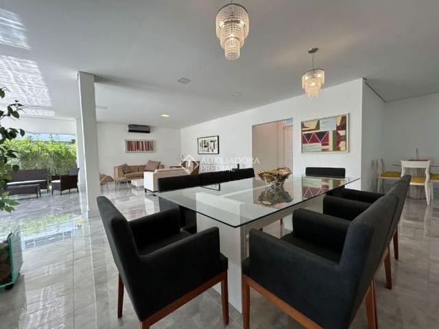 Casa com 7 quartos e 628m² para alugar em Jardim Acapulco, Guarujá