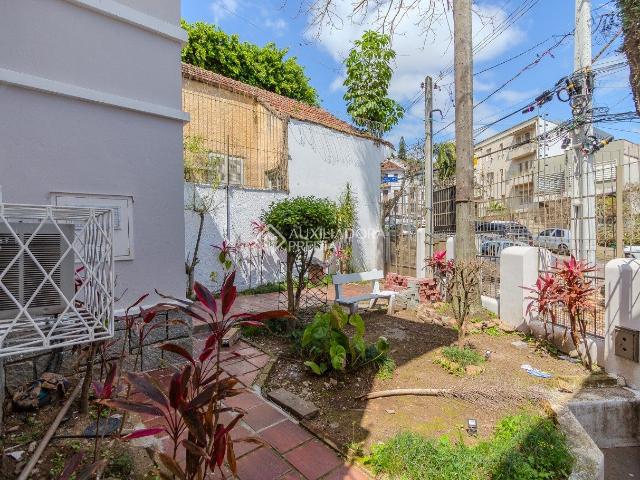 Casa com 7 quartos e 690m² para alugar em Moinhos de Vento, Porto Alegre
