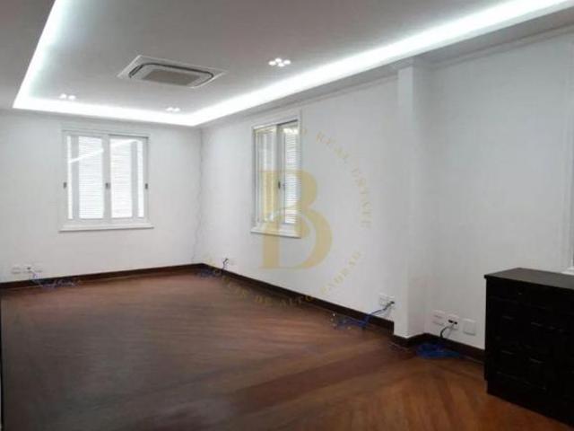 Casa com 850 m², 5 quartos sendo 2 suítes à venda no bairro Jardim America