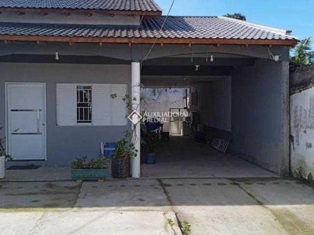 Casa com 90m², 3 dormitórios no bairro Maria Regina em Alvorada