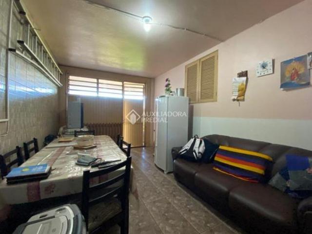 Casa com 92,94 m² de área privativa e um terreno de 300,15 m²