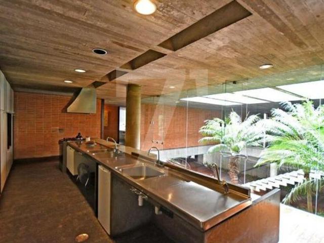 Casa com 976 m² em terreno de 3.100 m² à venda na Cidade Jardim