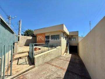 Casa com 9 Quartos e 4 banheiros para Alugar, 256 m² por R$ 5.200/Mês