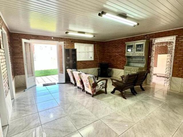 Casa com 03 dormitórios