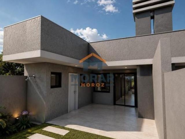 Casa com 03 dormitorios e piscina em Shangri la