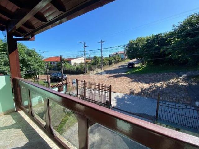 Casa com 03 dormitórios e piscina no Bairro Bom Fim