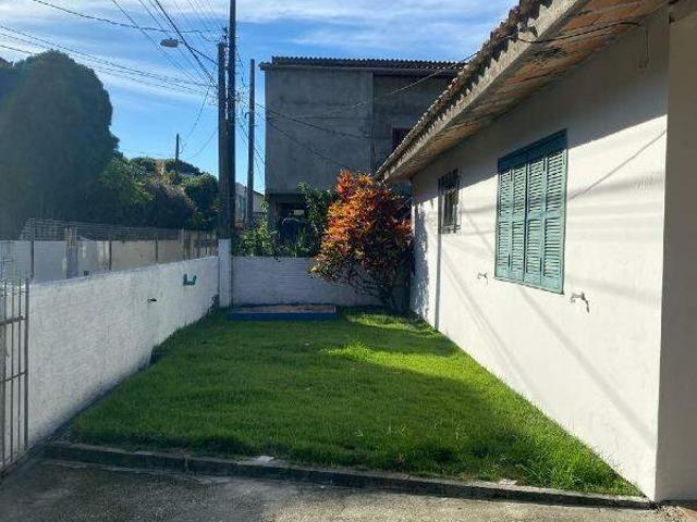 Casa com 03 dormitórios na praia da Armação