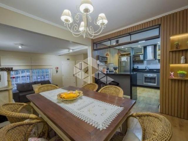 Casa com 03 dormitórios no Bairro Tristeza Porto Alegre