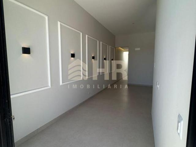 Casa com 03 dormitórios sendo 02 suítes e 01 vaga