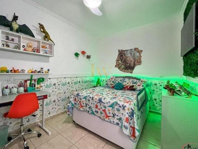 Casa com 03 dormitórios sendo 02 suites no Perequê açú em Ubatuba