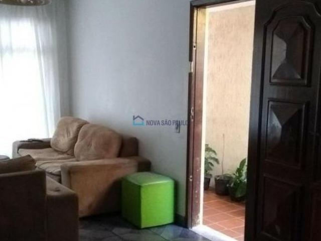 Casa com 03 quartos na região de Americanópolis
