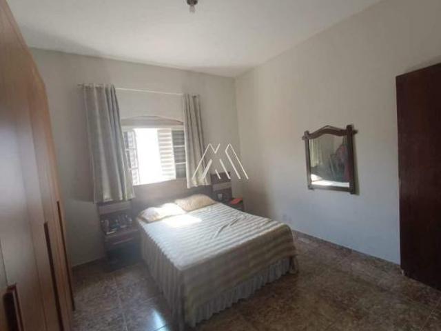 Casa com 03 quartos à venda no Parque Jardim em Itaúna/MG