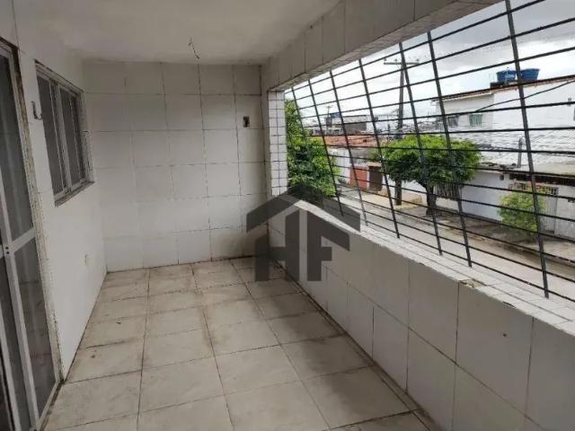 Casa com 03 Quartos e Loja no Engenho do Meio, Recife