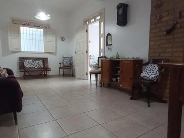 Casa com 03 quartos e quintal no Bairro Tabajaras em Teófilo Otoni