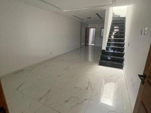 Casa com 03 quartos sendo uma suite na Vila Granada!
