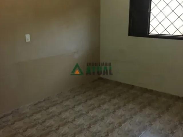 Casa com 03 quartos sendo 01 suíte na região Leste de Londrina