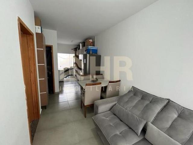 Casa com 02 domritórios e 01 vaga de garagem Balne