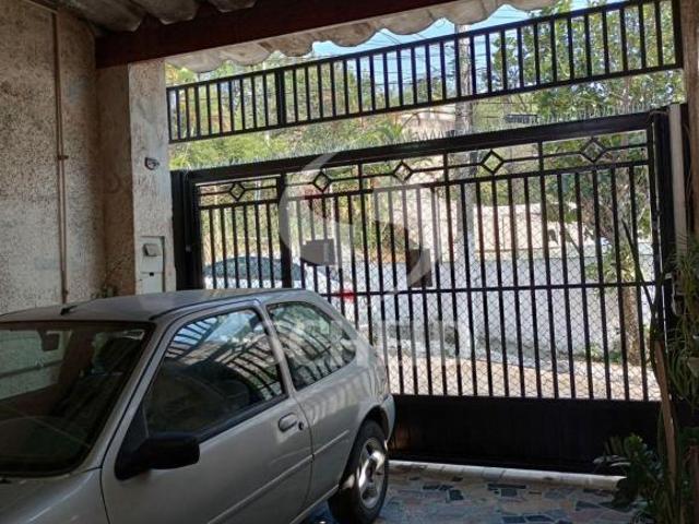 casa com 02 dorm no Campo Grande