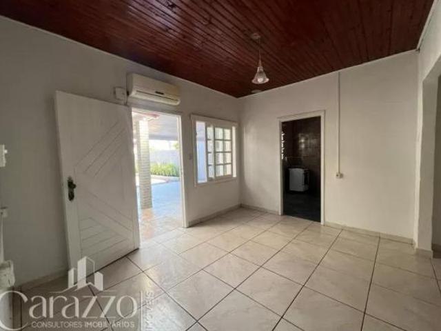 Casa com 02 dormitórios