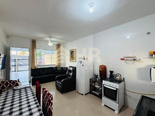 Casa com 02 dormitórios e 02 vagas de garagem Baln