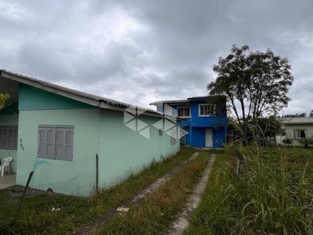 Casa com 02 dormitórios no Bairro Alvorada em Farroupilha