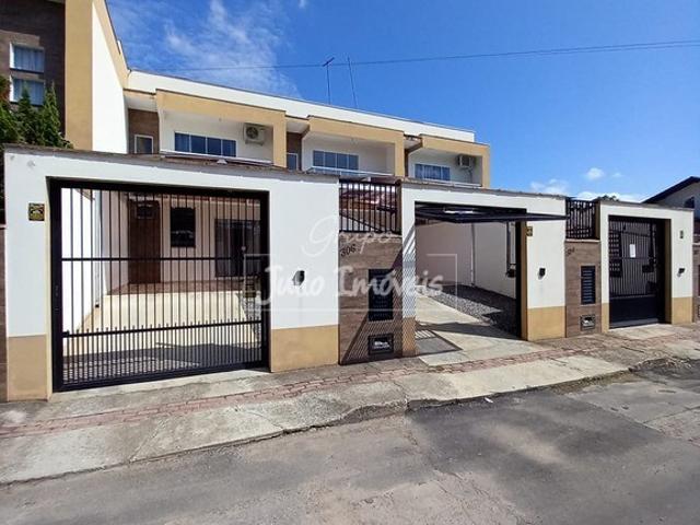 Casa com 02 dormitórios no Planalto