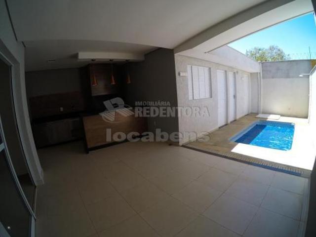 Casa com 04 dormitórios, 2 vagas cobertas, no Condomínio Green Village III