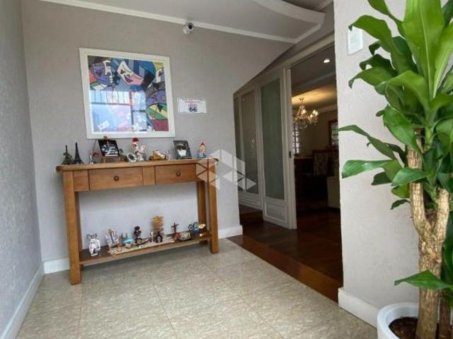 Casa com 04 dormitórios e 03 vagas com 230m² no bairro Nonoai