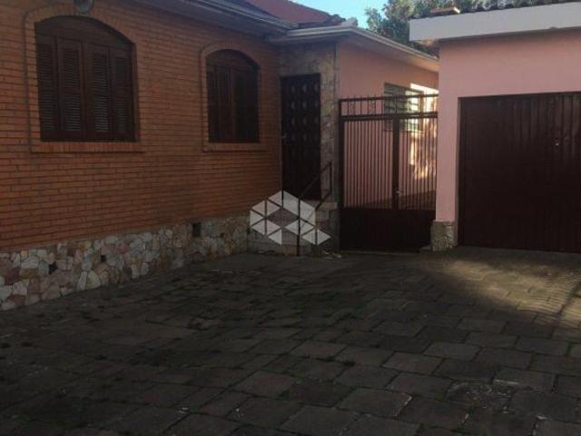 CASA COM 04 DORMITÓRIOS SENDO 01 SUÍTE NO BAIRRO SÃO PELEGRINO EM CAXIAS DO SUL