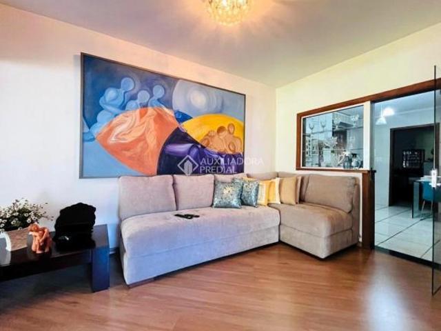 casa com 04 quartos no bairro Operário em Novo Hamburgo