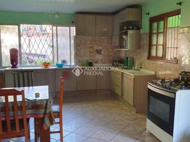 Casa com 04 quartos à venda no Centro Canoas, RS