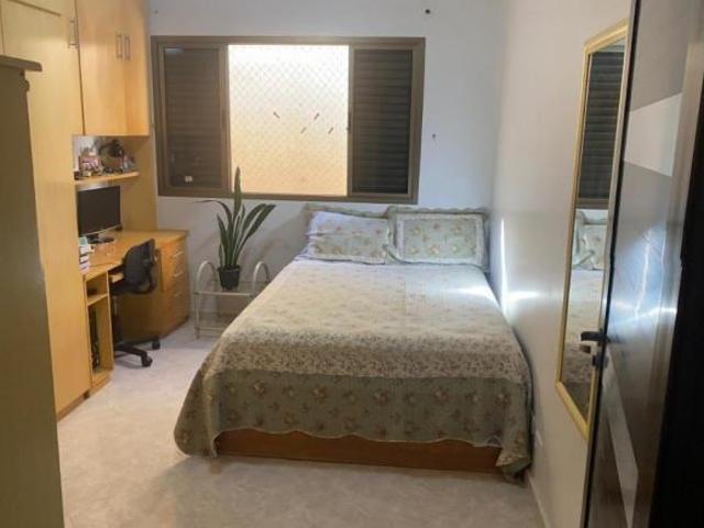 Casa com 05 dormitórios, 4 banheiros e 4 vagas Parque América