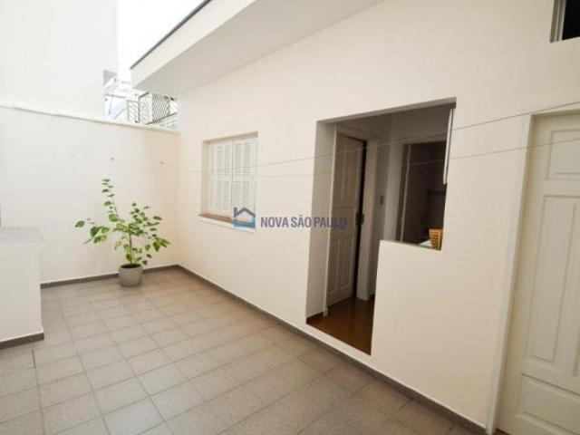 Casa com 05 dormitorios, 2 vagas, edicula ao lado do Metrô Saúde
