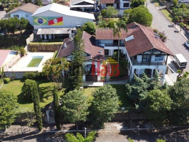 Casa com 08 dormitórios em Igrejinha