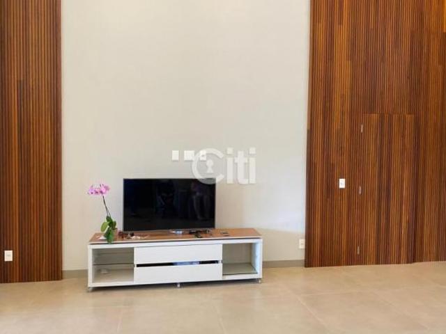 Casa com 1000 m² e 4 quartos à venda no Residencial Champagne