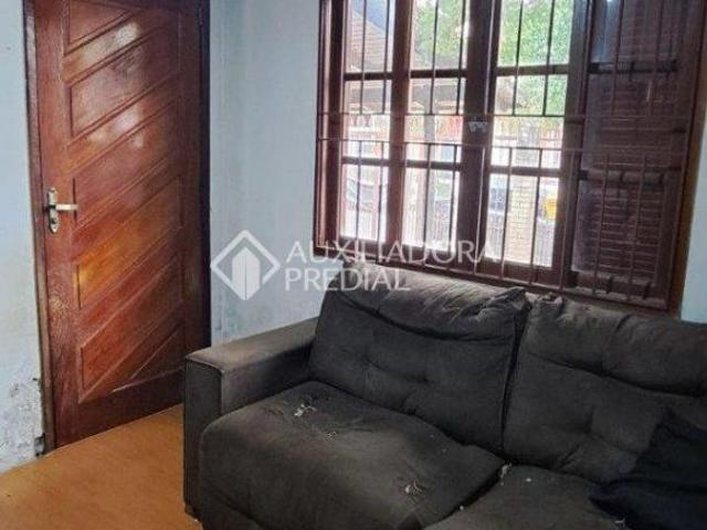 Casa com 110m² de área construída, 3 quartos e bem localizada em Alvorada!