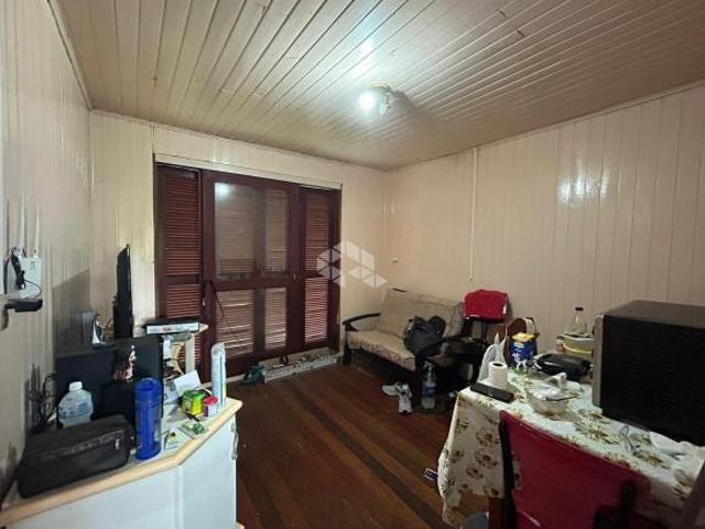 Casa com 110m², 3 dormitórios, 2 vagas de garagem no bairro Cinquentenário
