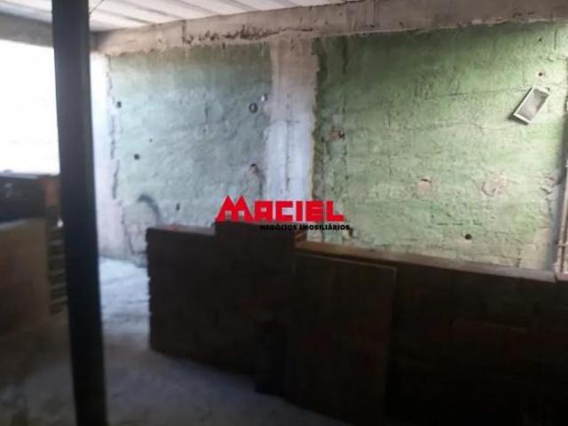 CASA COM 116m² DE AREA ÚTIL E 250m² DE TERRENO