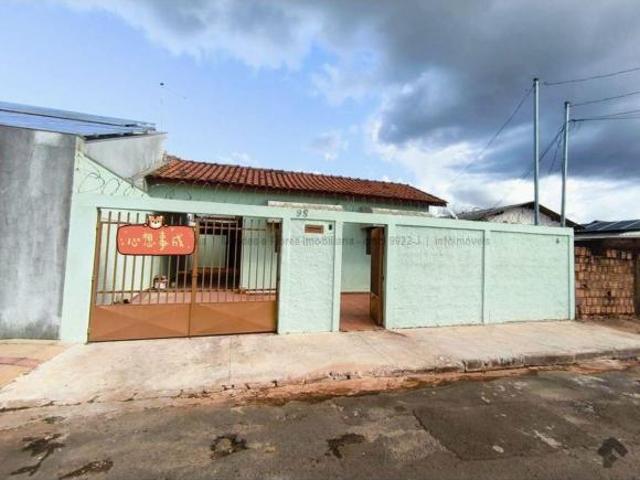 Casa com 130 mt e edícula no estrela do sul