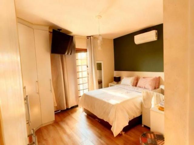 Casa com 140 m² e 3 quartos à venda em Parque Ipê ótima localização FL58