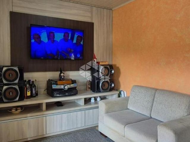 Casa com 140m2 de área privativa, localizada no Bairro Primeiro De Maio em Farroupilha RS