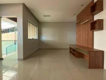 Casa com 180 m² e 3 quartos à venda no Centro