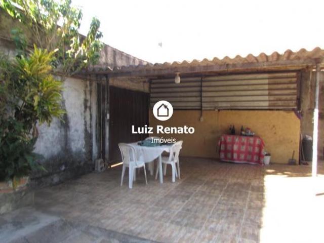 Casa com 190 m², 06 quartos 01 Suíte,03 banhos,04 vagas, 02 salas