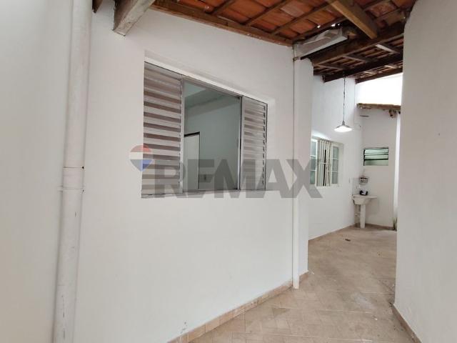 Casa com 1 dormitório e 1 vaga garagem no Centro de Caraguatatuba