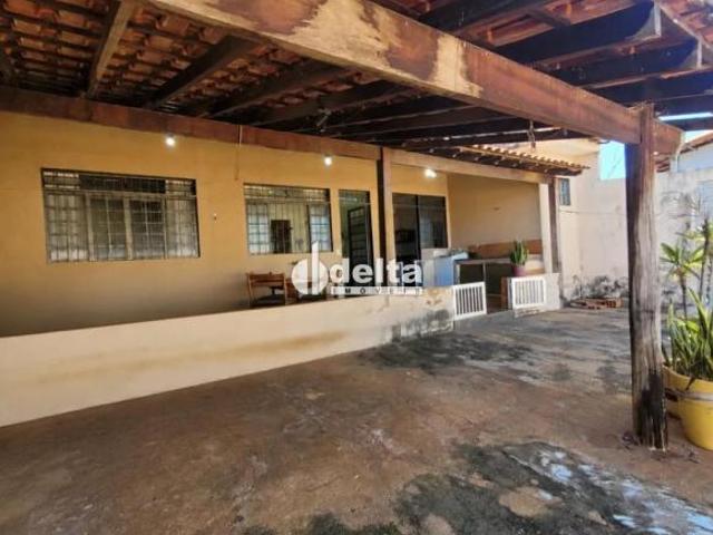 Casa com 1 quarto disponível para venda no bairro Santa Luzia em Uberlândia MG