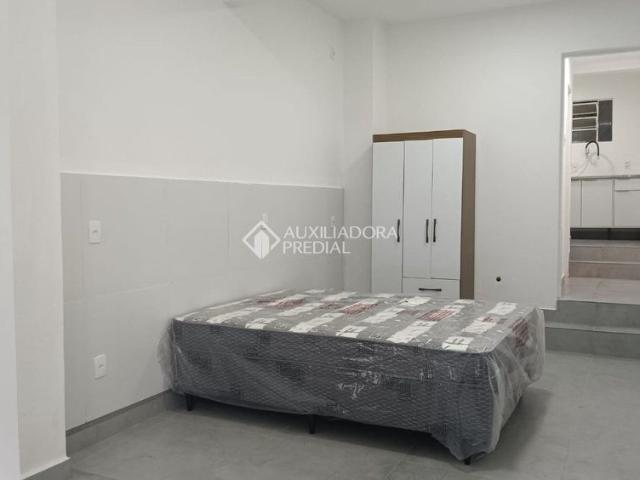 Casa com 1 quarto e 30m² para alugar em Agronômica, Florianópolis