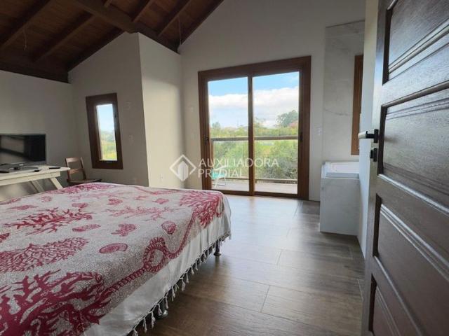 Casa com 1 quarto e 60m² para alugar em Praia do Rosa, Imbituba